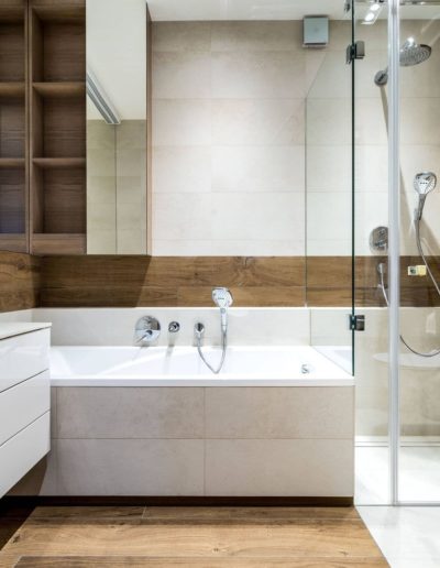 3-19-Format-Design-projekt-apartamentu-łazienka-prysznic-kabina-prysznicowa-wanna-zabudowana