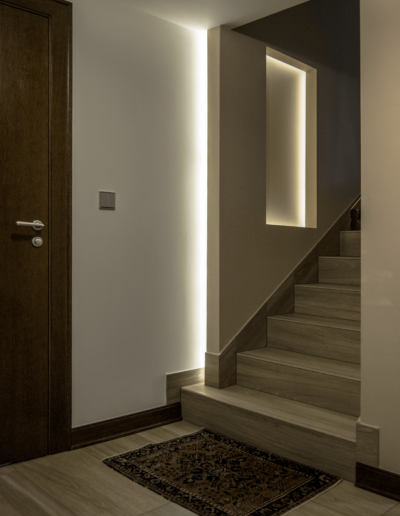 7-18-Format-Design-projekt-domu-jednorodzinnego-korytarz-wnęka-podświetlana-podświetlenie-LED